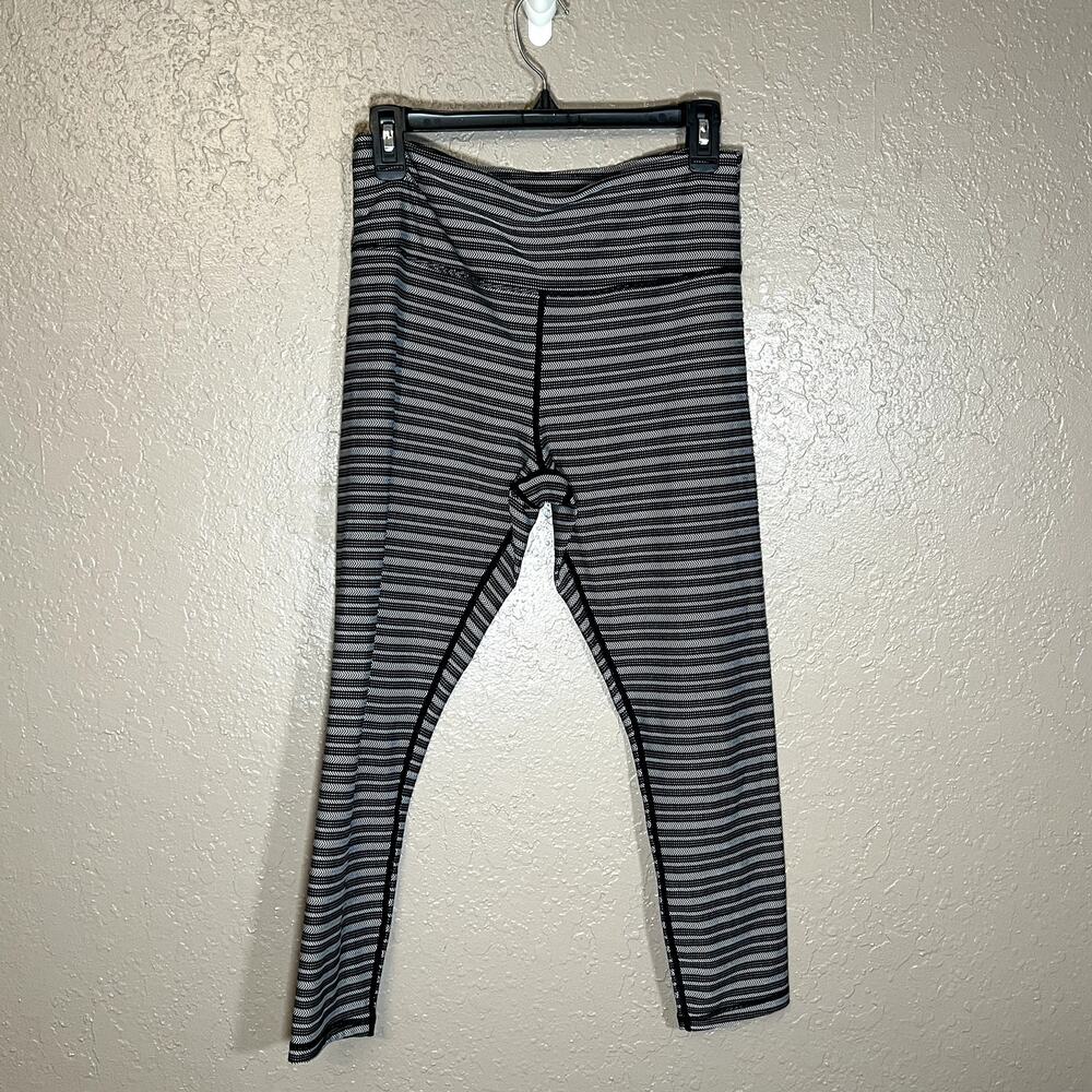 Zyia adrenaline black white 7/8 leggings medium 8-10